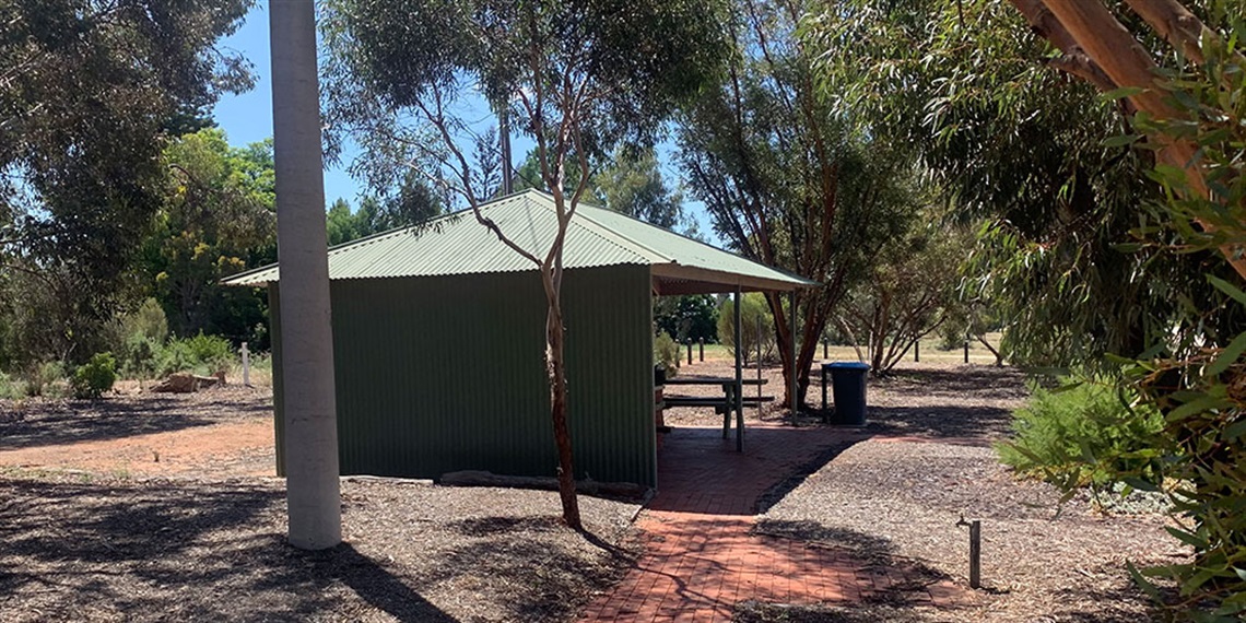 Stradbroke-Ave-Wayside-Stop.jpg