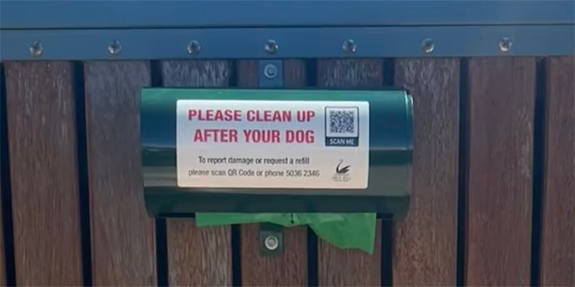 Bag dispenser - dog web.png